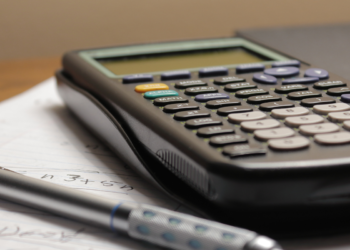 O que é Educação Financeira de verdade? Entenda como organizar sua vida financeira sem complicação