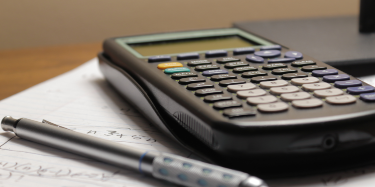 O que é Educação Financeira de verdade? Entenda como organizar sua vida financeira sem complicação