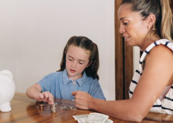 Como ensinar Educação Financeira para crianças e preparar seus filhos para um futuro mais seguro