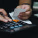 Como controlar seus gastos de forma simples e finalmente assumir o controle do seu dinheiro
